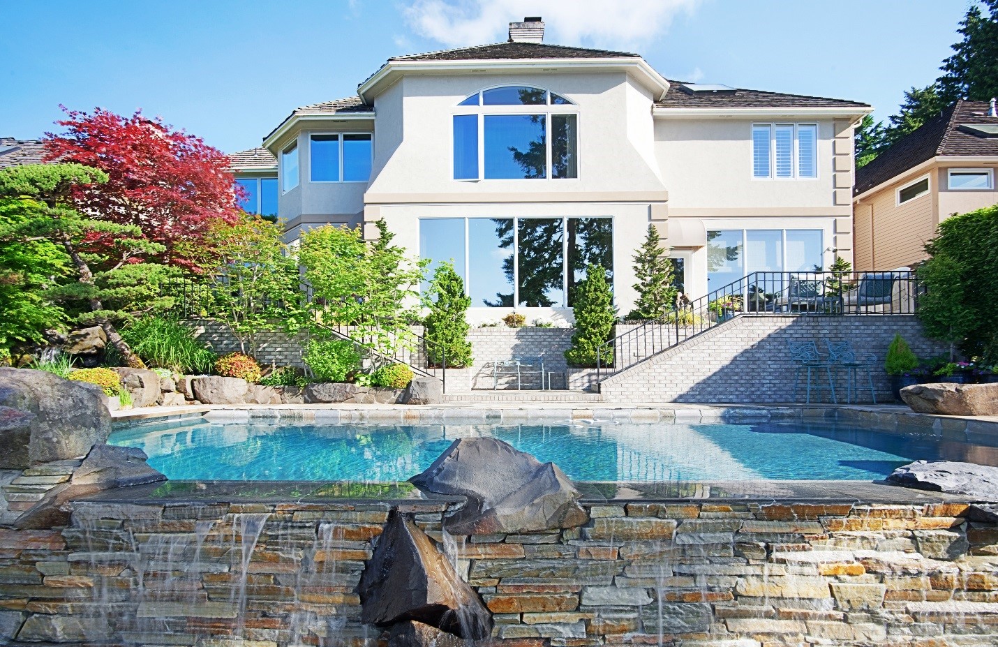 What You’ll Need for a Stunning Outdoor Home Theater Installation